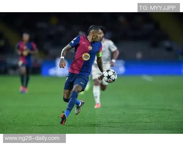 欧冠焦点战巴萨与曼联握手言和冷门瞬间引发全场热议