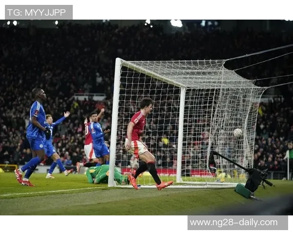 曼联逆转里昂精彩补时进球引爆全场足总杯激情时刻集锦